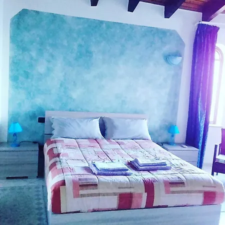 Monti E Mare Oda ve Kahvaltı 3*