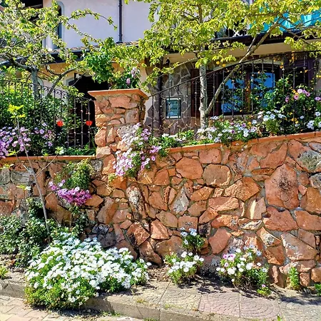 Bed & Breakfast Monti E Mare Lanusei
