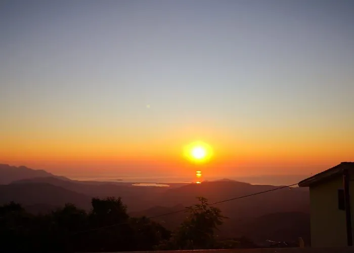 Monti E Mare Frühstückspension Lanusei