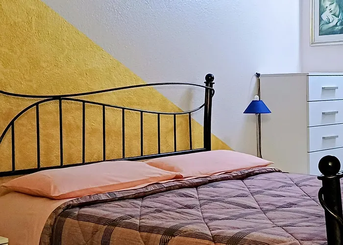 Frühstückspension Monti E Mare 3*