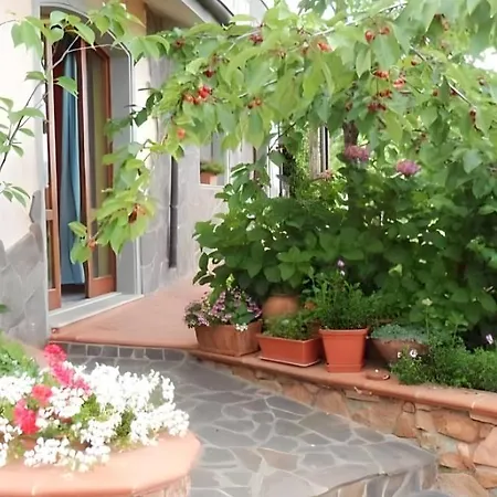 לינה וארוחת בוקר Monti E Mare 3*