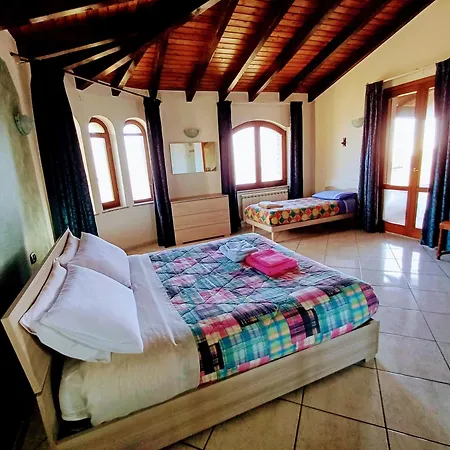 Monti E Mare Bed & Breakfast 3*
