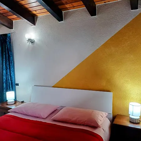 לינה וארוחת בוקר Monti E Mare 3*