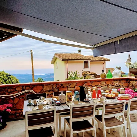 Monti E Mare Bed and breakfast