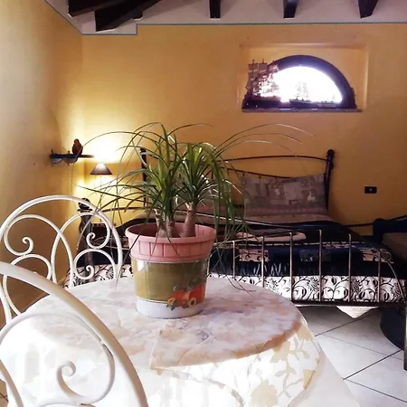 Monti E Mare לינה וארוחת בוקר לאנוסיי