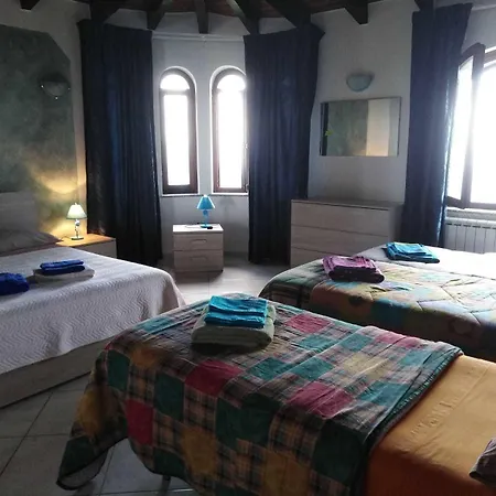 לינה וארוחת בוקר Monti E Mare לאנוסיי