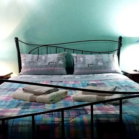 לינה וארוחת בוקר Monti E Mare 3*