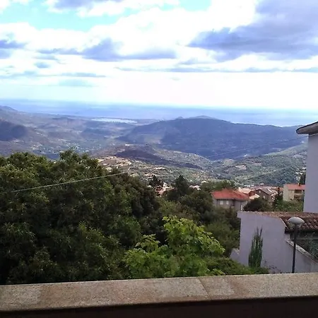 לינה וארוחת בוקר Monti E Mare לאנוסיי